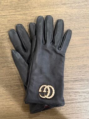 Gucci Black Leather Gloves with Pearl GG Logo